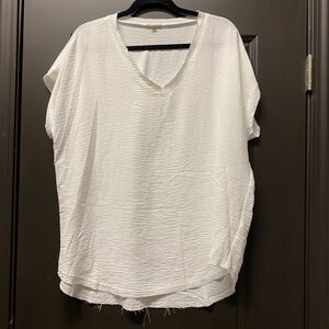 Jodifl white v neck top. Size large.